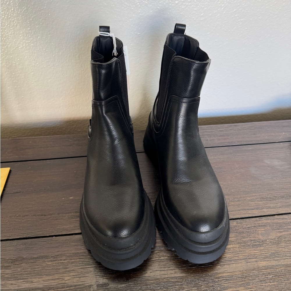 Sincerely Jules slug boots NWT
